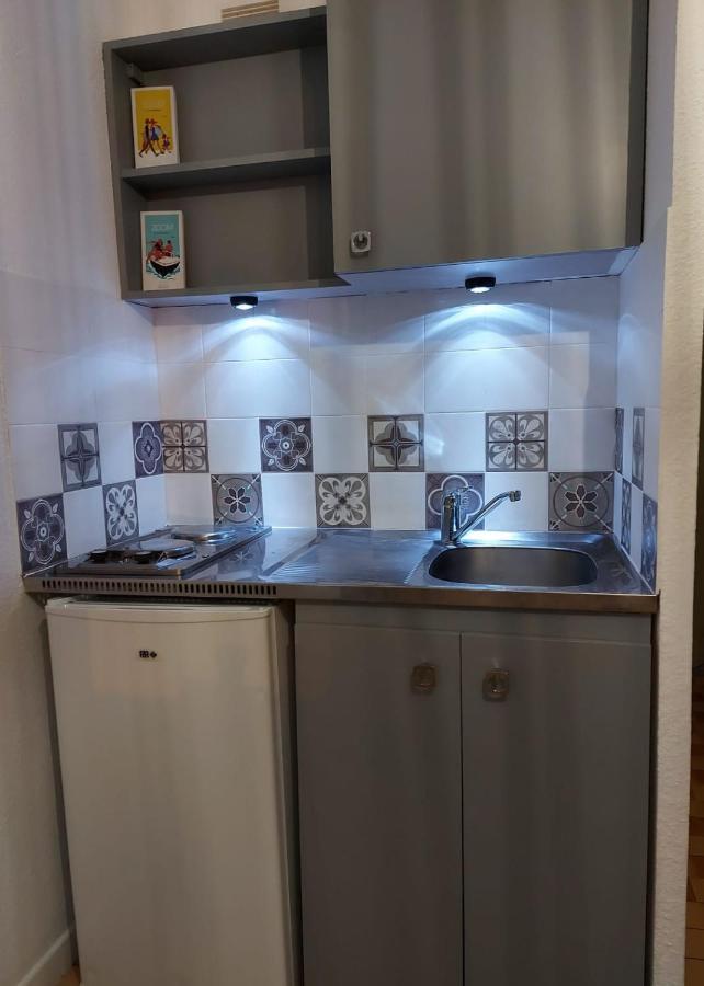 Apartament Coquet Studio Avec Belle Terrasse La Londe-les-Maures Zewnętrze zdjęcie